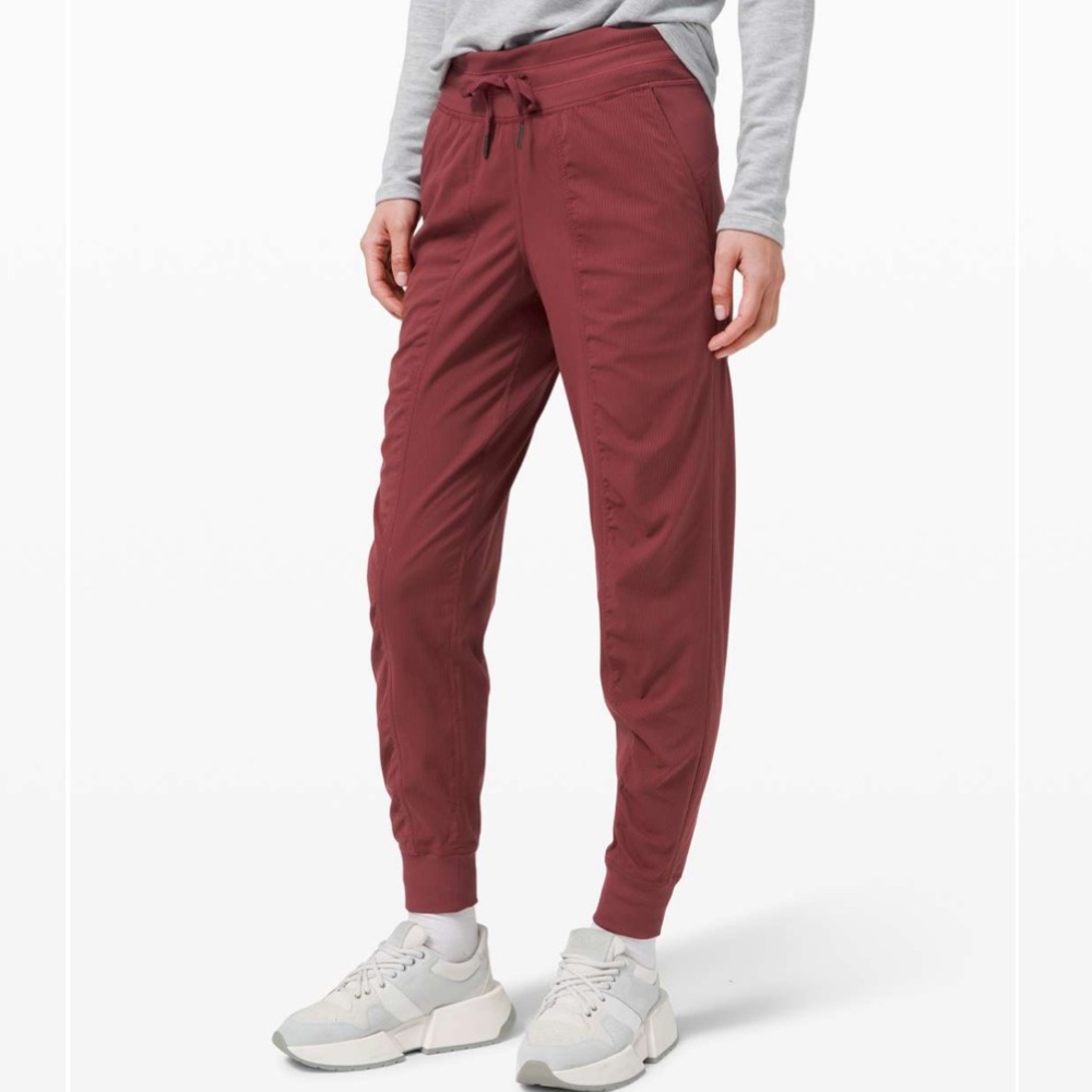 ISO- looking for studio joggers in colour savannah